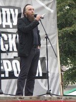 Qu'est-ce qu'un oligarque ? Un criminel libral, russophobe et atlantiste