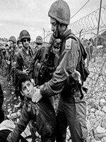 Prison  vie pour 5 adolescents palestiniens, accuss davoir jet des pierres ?