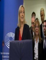 A la veille des rgionales, Marine Le Pen mne une double campagne